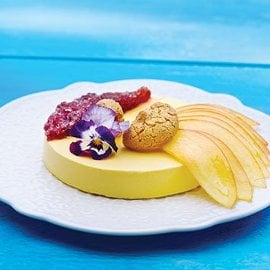 Semifreddo di catalana alle pesche nettarine con granita al Porto e amaretti Semifreddo di catalana alle pesche nettarine con granita al Porto e amaretti